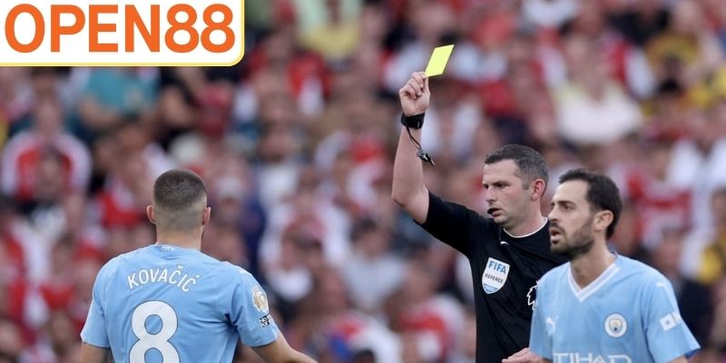 Trọng tài đóng vai trò then chốt trong kèo thẻ phạt